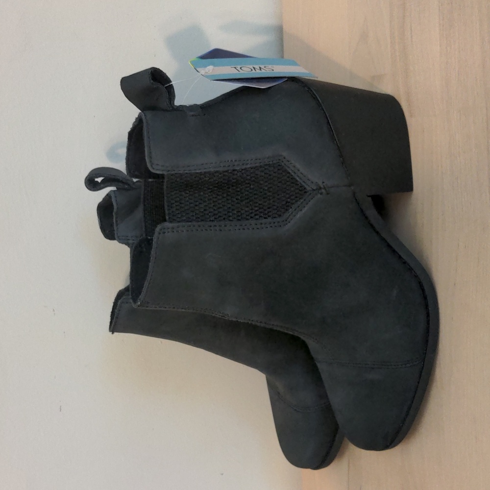 Tom's boots